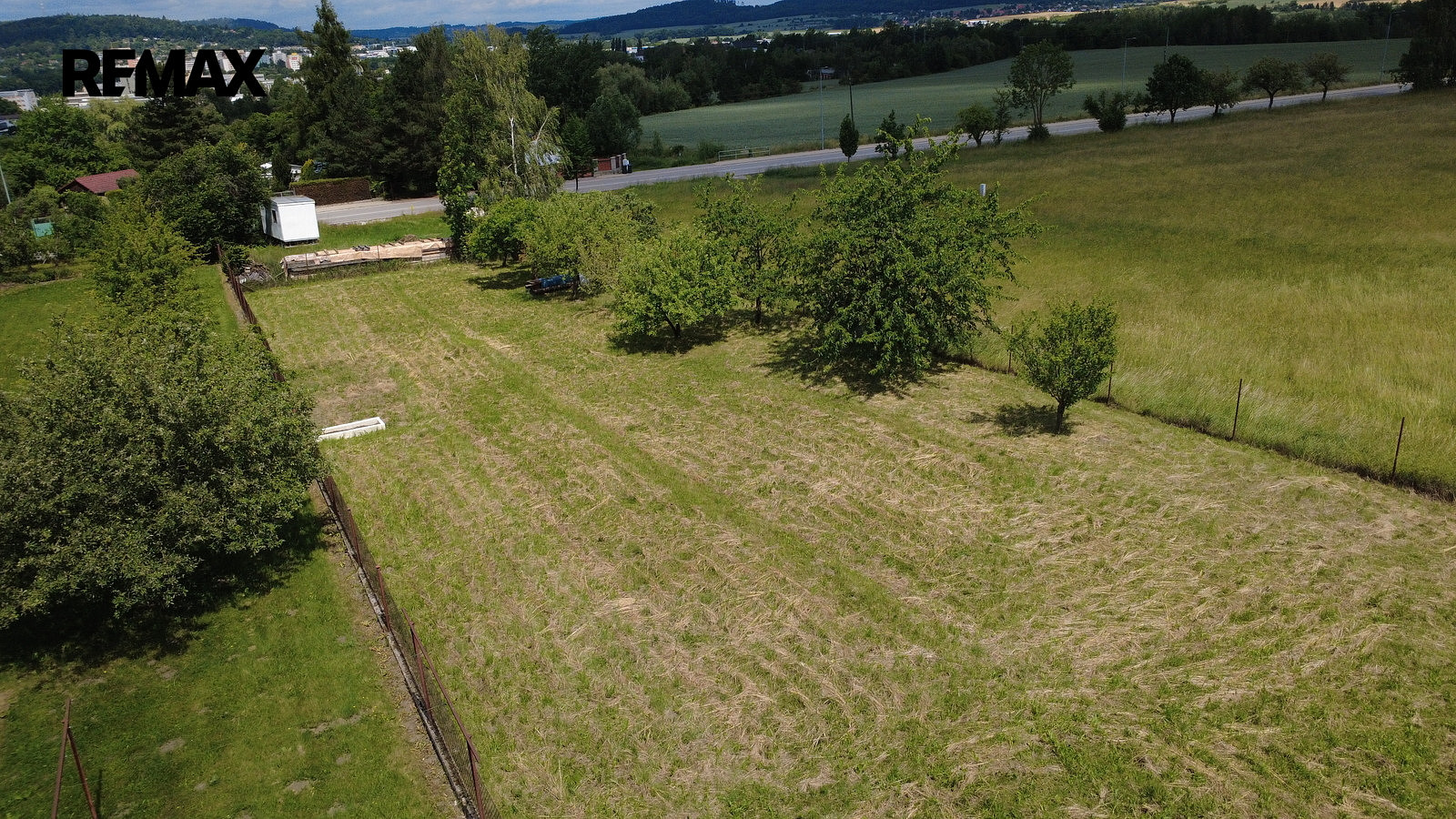 Prodej stavebního pozemku 1 610 m² – fotografie 3