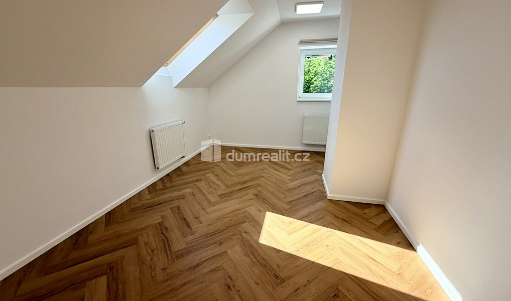 Prodej domu 247 m² s pozemkem 1 024 m², Lukov – náhled fotky 11