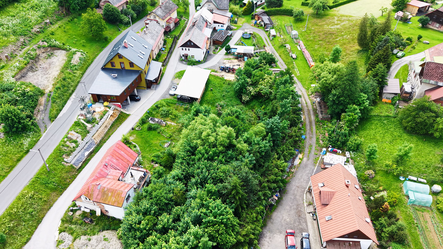 Stavební pozemek 1 280 m² v Poniklé – pohled 4