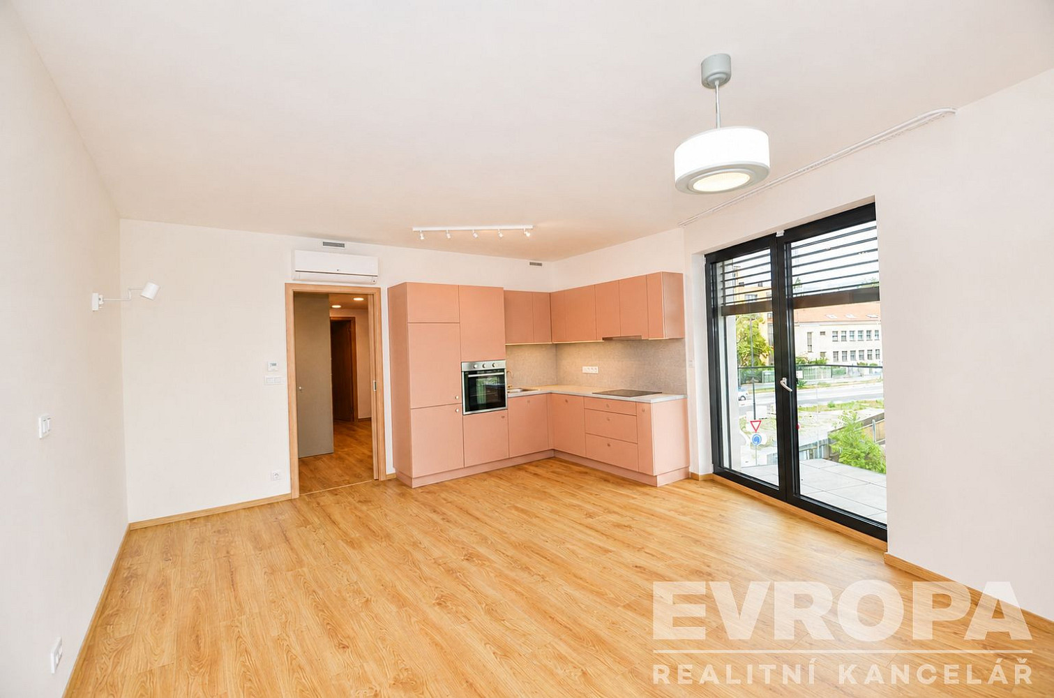 Pronájem bytu 3+kk 75 m² — photo 3