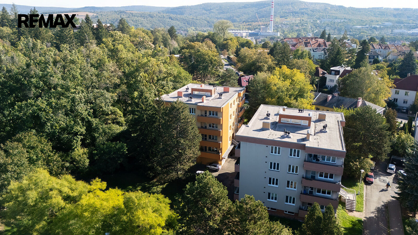 Prodej garáže v bytovém domě Seifertova 6 se zabezpečovacím zařízením rezervováno