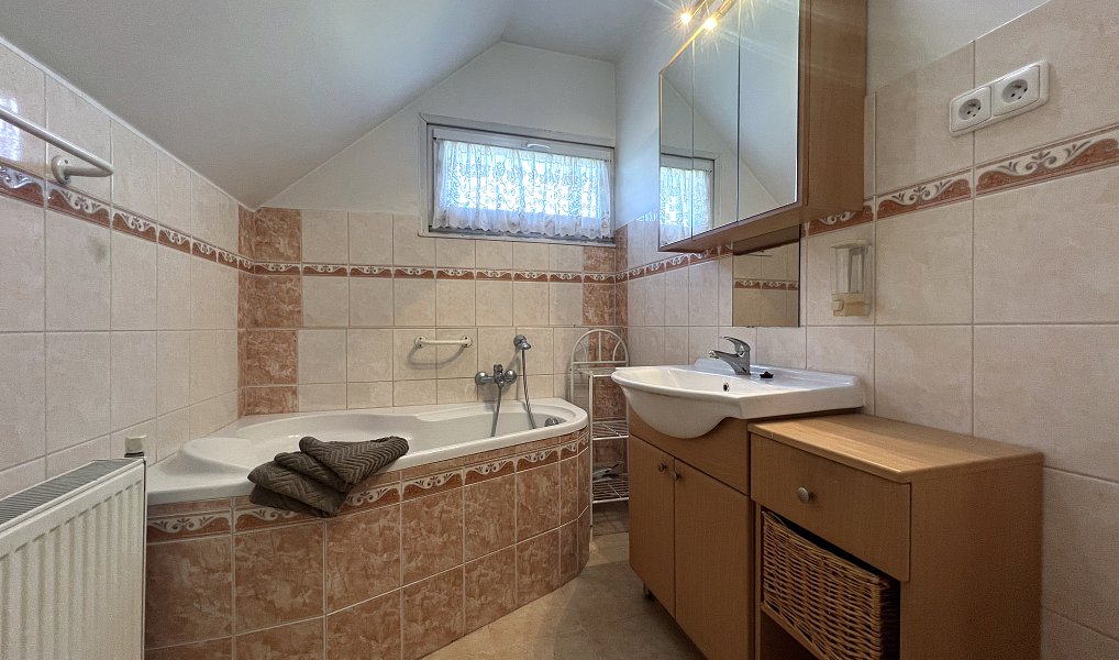 Prodej domu 194 m² s pozemkem 905 m², Hradec Králové – náhled fotky 9
