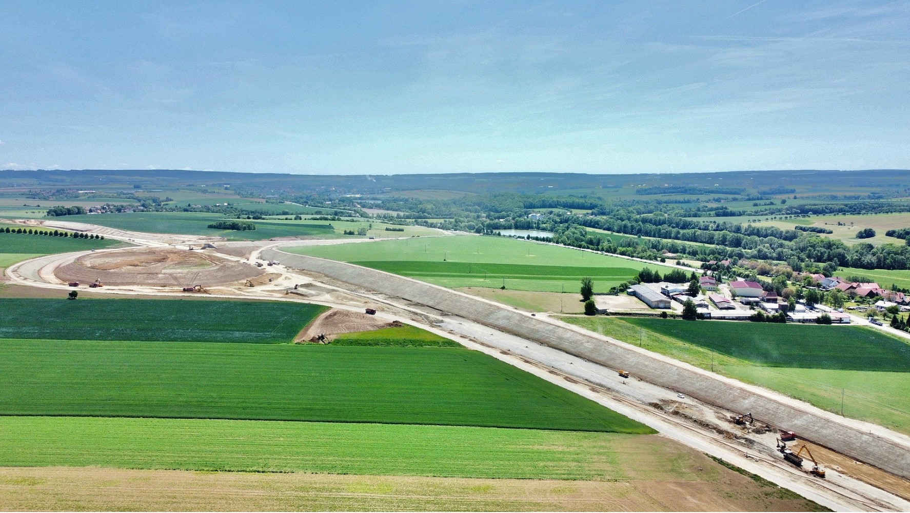 Prodej komerčního pozemku 30 000 m², Litomyšl