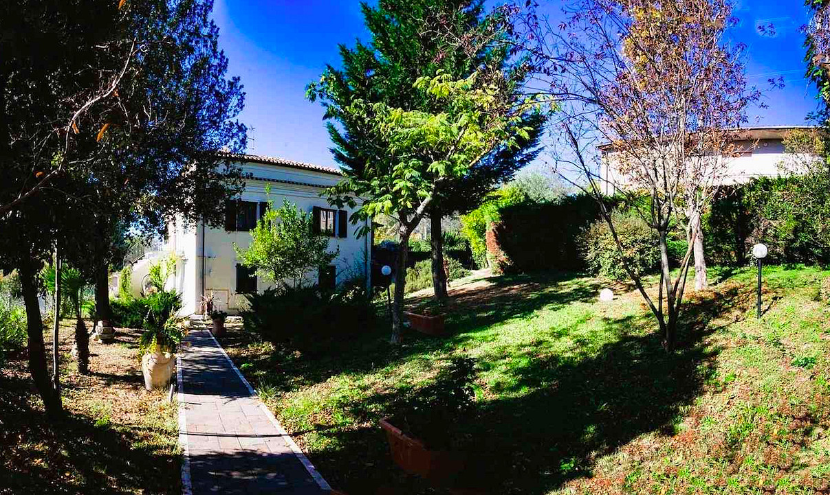 Prodej domu 335 m² s pozemkem 7 000 m² — photo 2