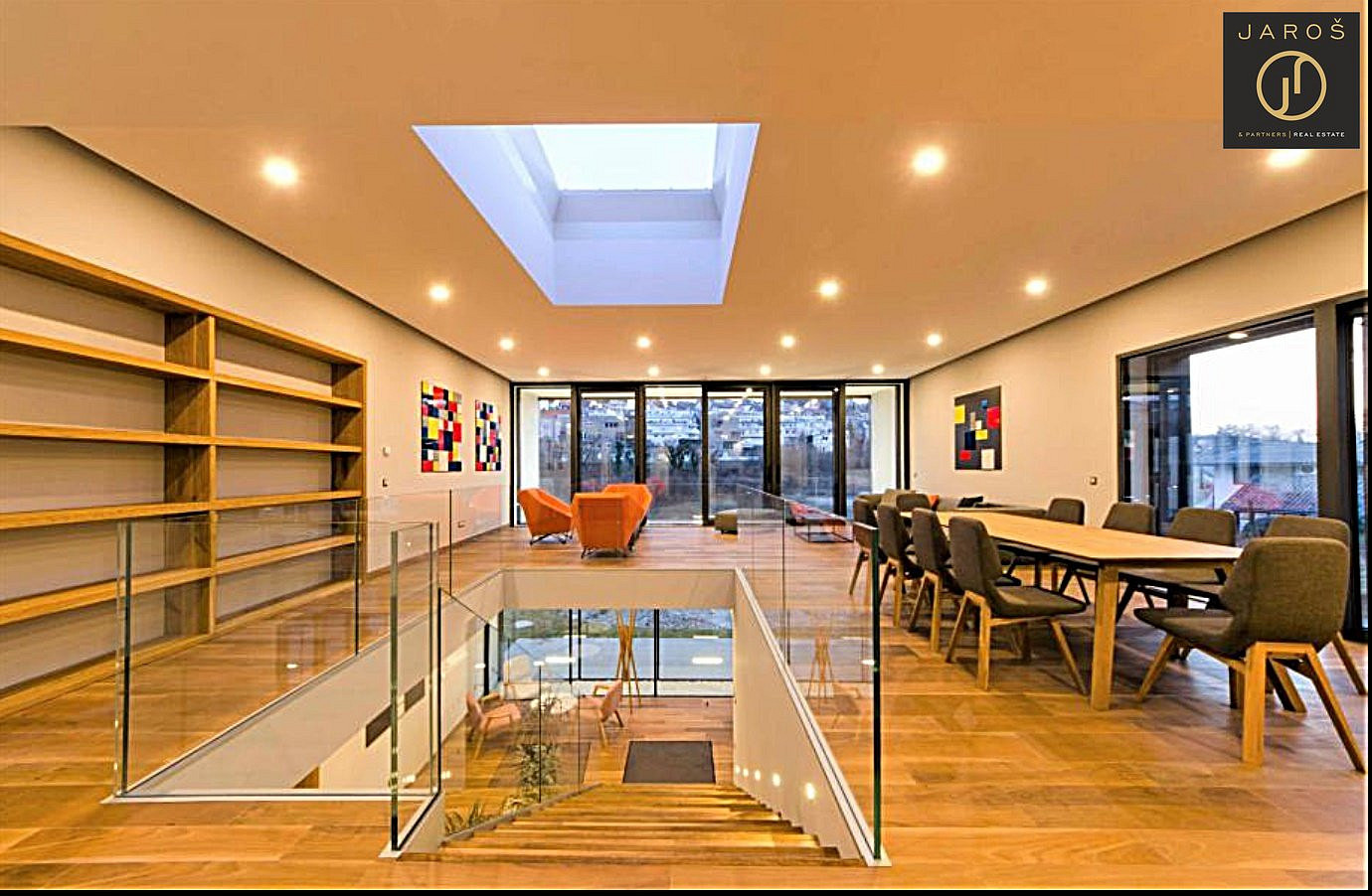 Prodej domu 550 m² s pozemkem 1 111 m² – pohled 2