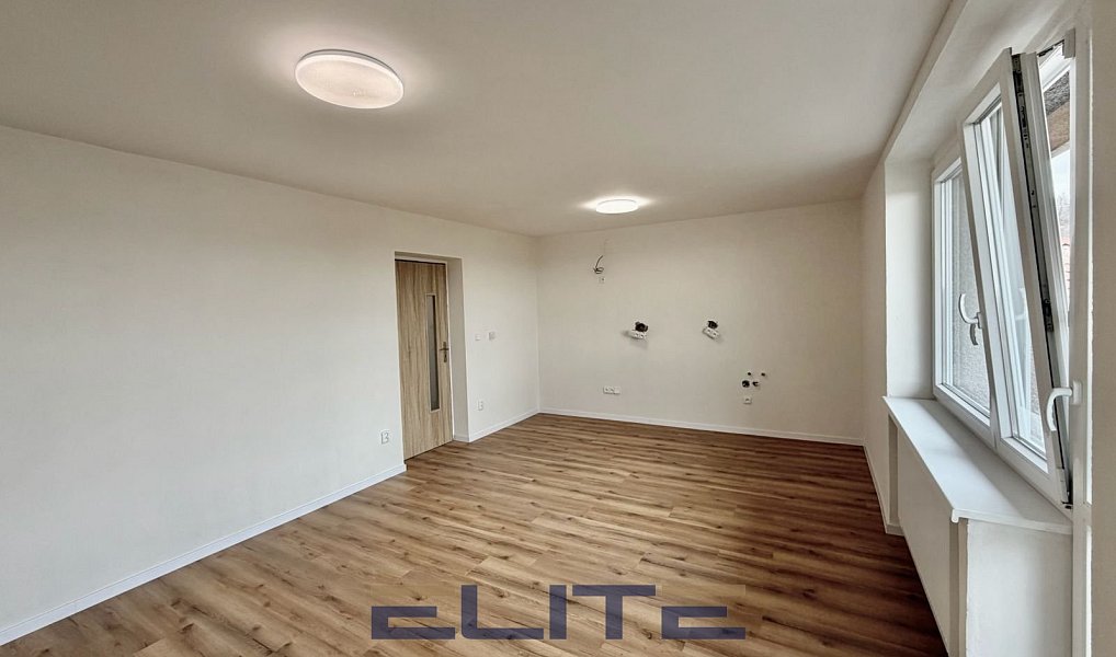 Prodej domu 253 m² s pozemkem 791 m², Hradčany – náhled fotky 3