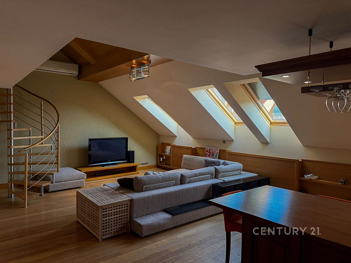 Pronájem bytu 3+kk 157 m²