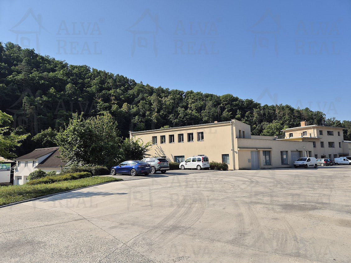 Pronájem kanceláře 102 m² – fotografie 4