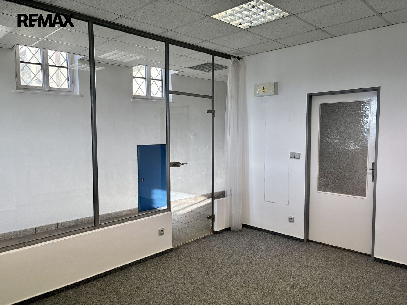 Pronájem kanceláře 34 m² – fotografie 4