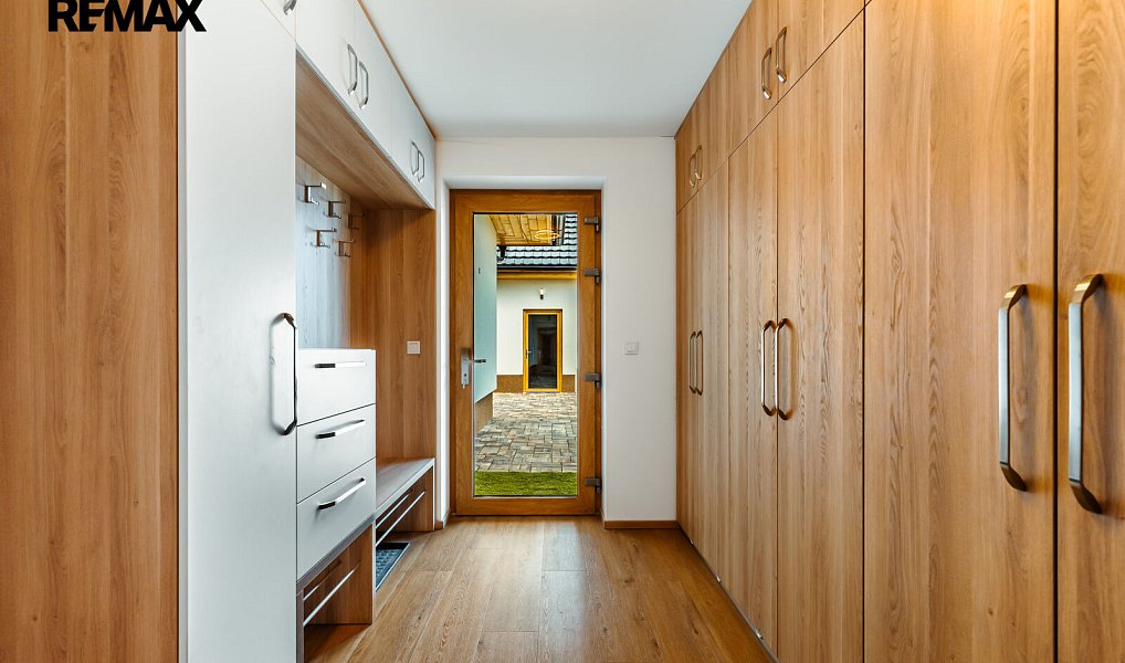 Prodej domu 350 m² s pozemkem 2 074 m², Staré Město – náhled fotky 18