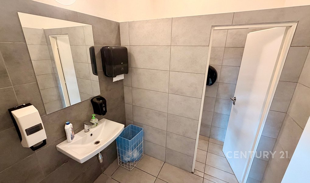 Pronájem výrobních prostor 2 000 m², Ivančice – náhled fotky 16