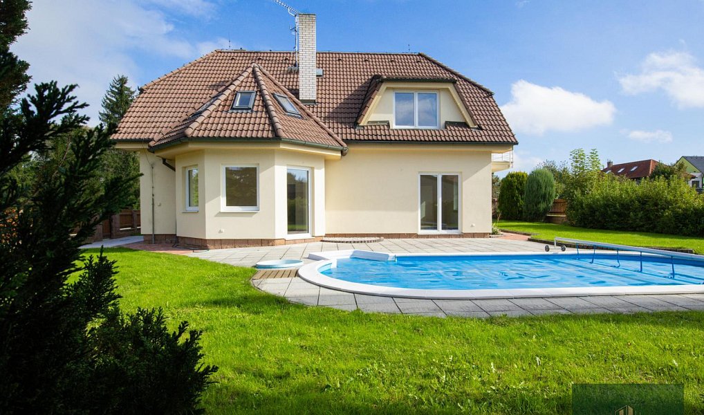 Prodej domu 240 m² s pozemkem 1 011 m², Rokycany – náhled fotky 2