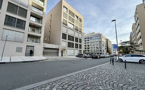 Prodej garážového stání 13 m2, Praha - Karlín, U Mlýnského kanálu, Praha 8 - Karlín