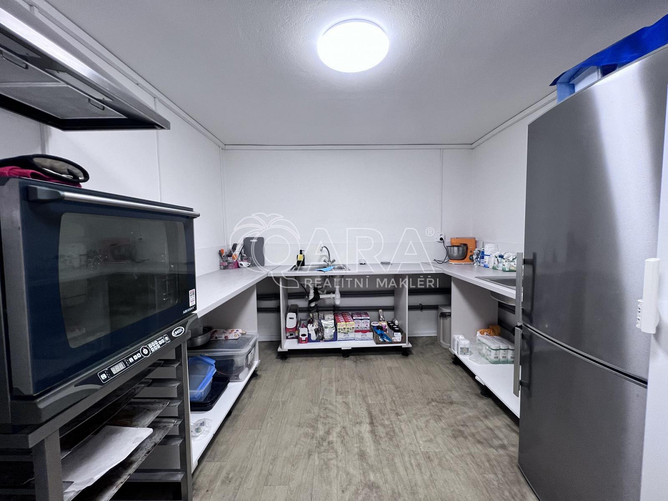 Pronájem obchodních prostor 37 m² – fotografie 3
