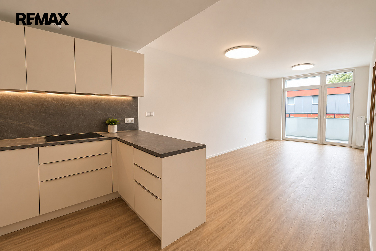 Pronájem bytu 2+kk 54 m² — photo 2