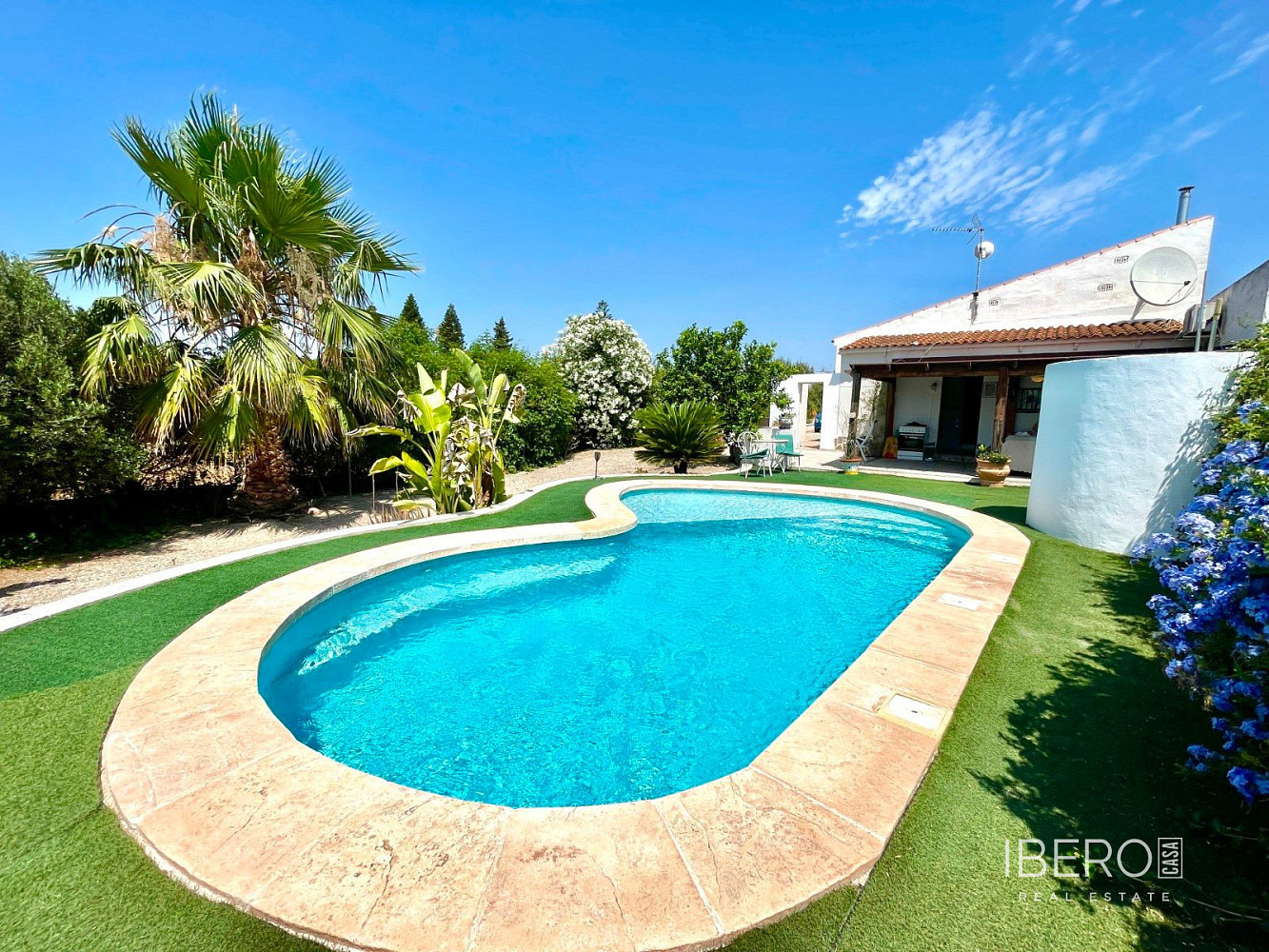 Prodej domu 196 m² s pozemkem 2 005 m²
