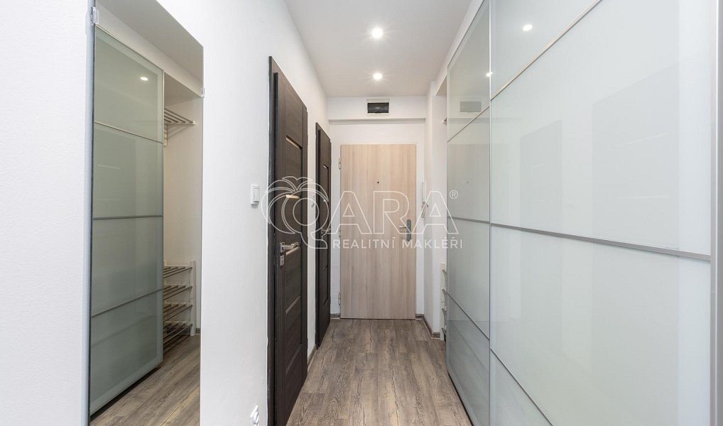 Prodej bytu 2+1 88 m², Praha – náhled fotky 24
