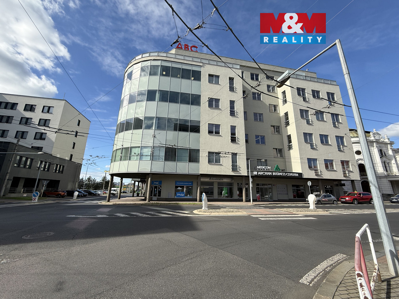 Pronájem obchodních prostor 100 m²