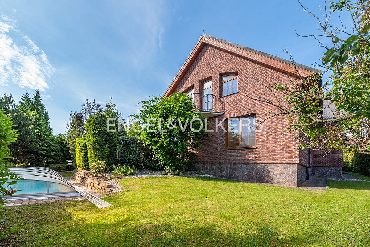 Pronájem domu 384 m² s pozemkem 903 m²