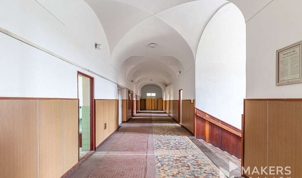 Prodej ubytovacího objektu 2 100 m², Manětín – náhled fotky 10