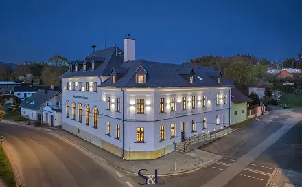 Prodej ubytovacího objektu 1 005 m², Svatovítské náměstí, Osečná, okres Liberec