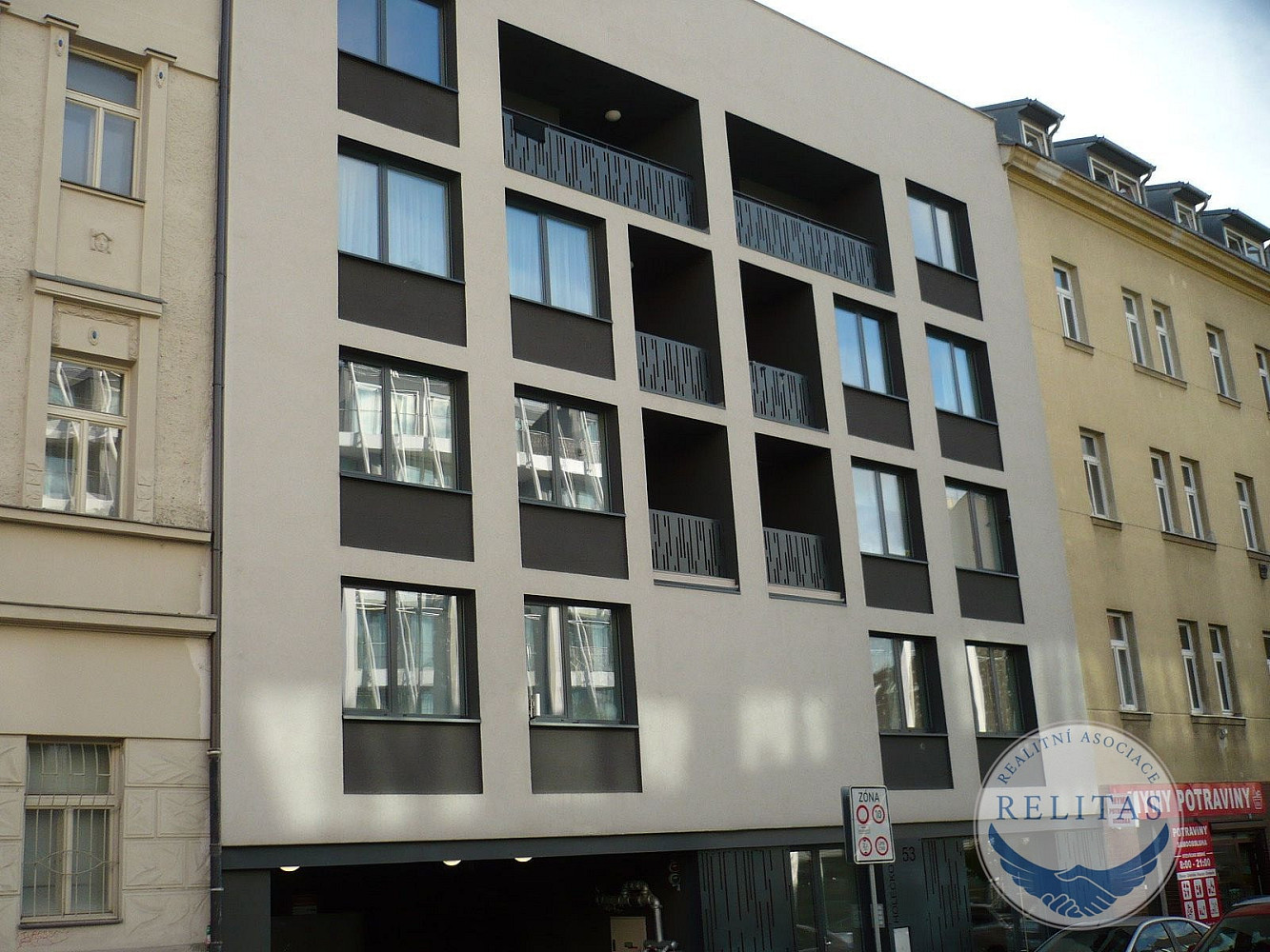Garážové stání blízko centra Smíchova