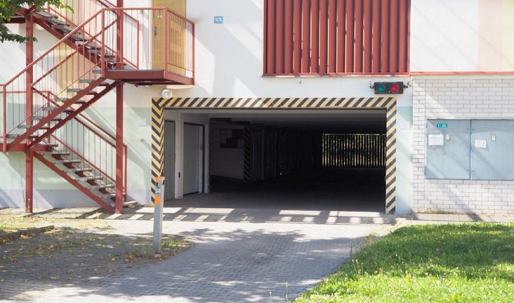 Pronájem zděné garáže ve Strakonicích, ulice Obránců míru, Strakonice – náhled fotky 3
