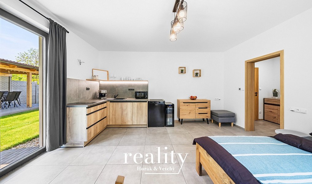 Prodej ubytovacího objektu 205 m², Perná – náhled fotky 6