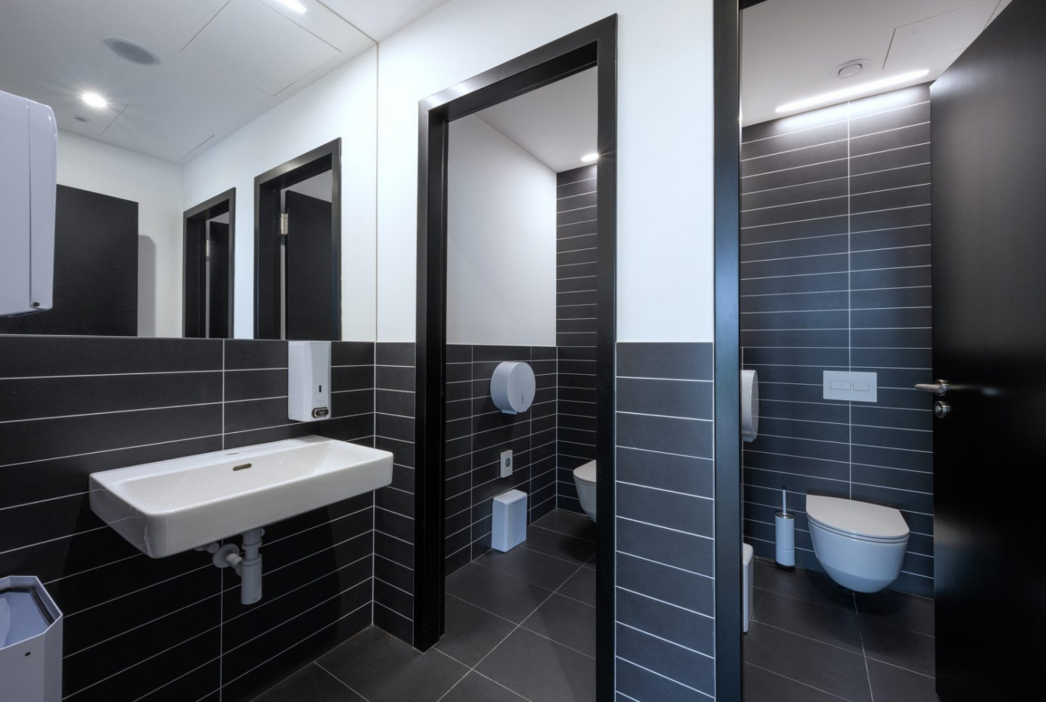 Pronájem kanceláře 897 m² – fotografie 5