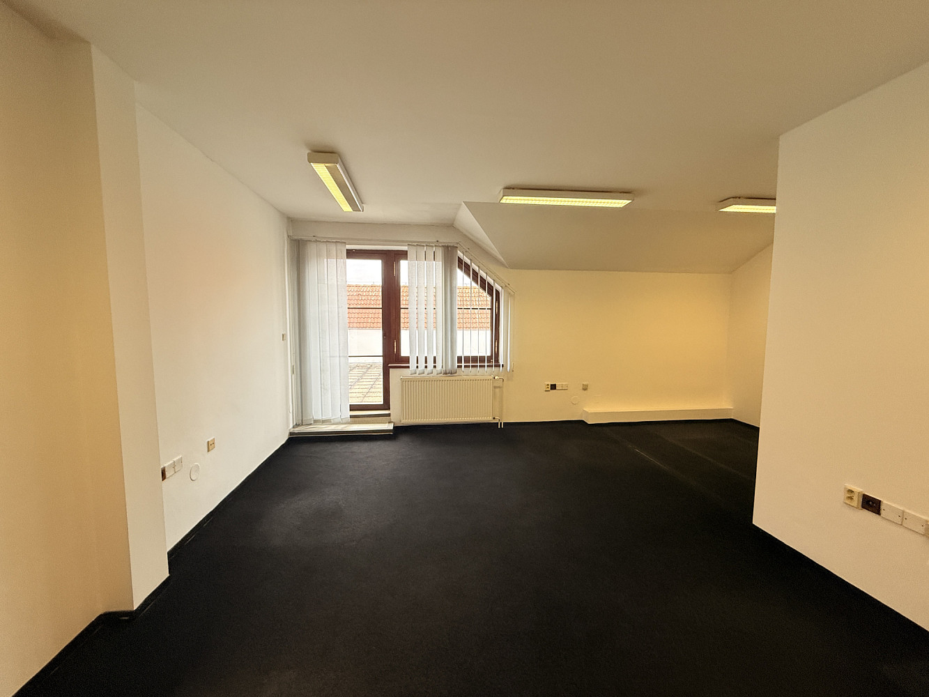 Pronájem kanceláře 167 m² – fotografie 2