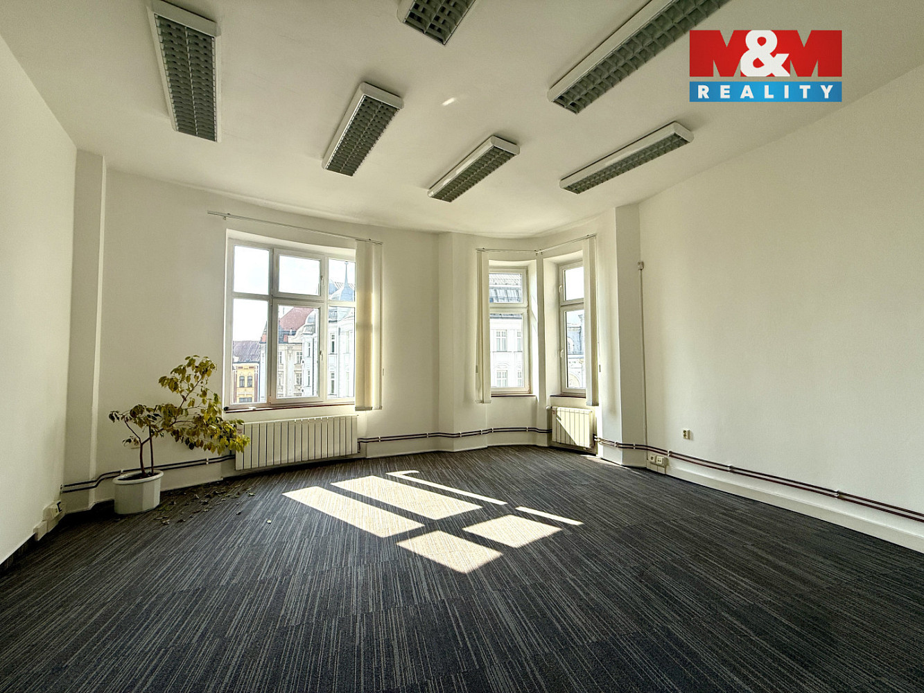 Pronájem kanceláře 188 m² — photo 2