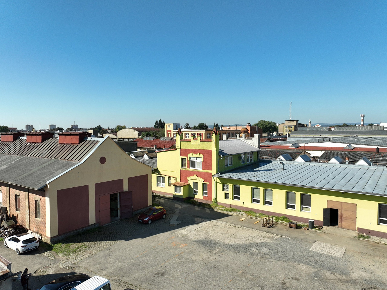 Prodej výrobních prostor 3 555 m²