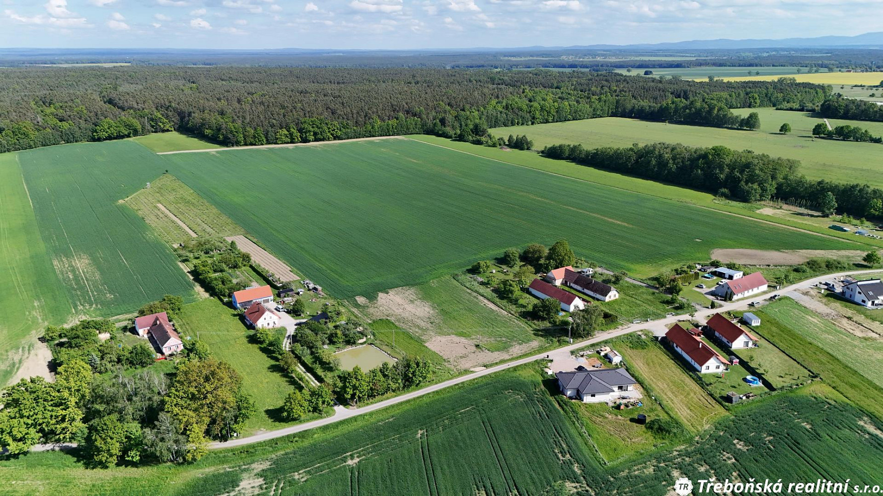 Prodej stavebního pozemku 901 m² – fotografie 2