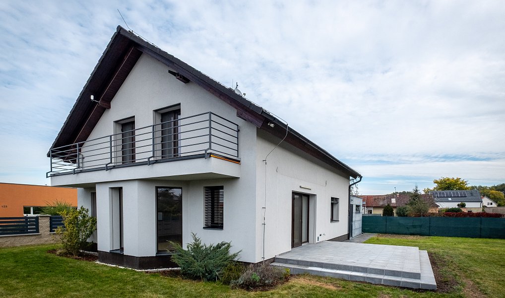 Prodej domu 150 m² s pozemkem 695 m², Staré Jesenčany – náhled fotky 2