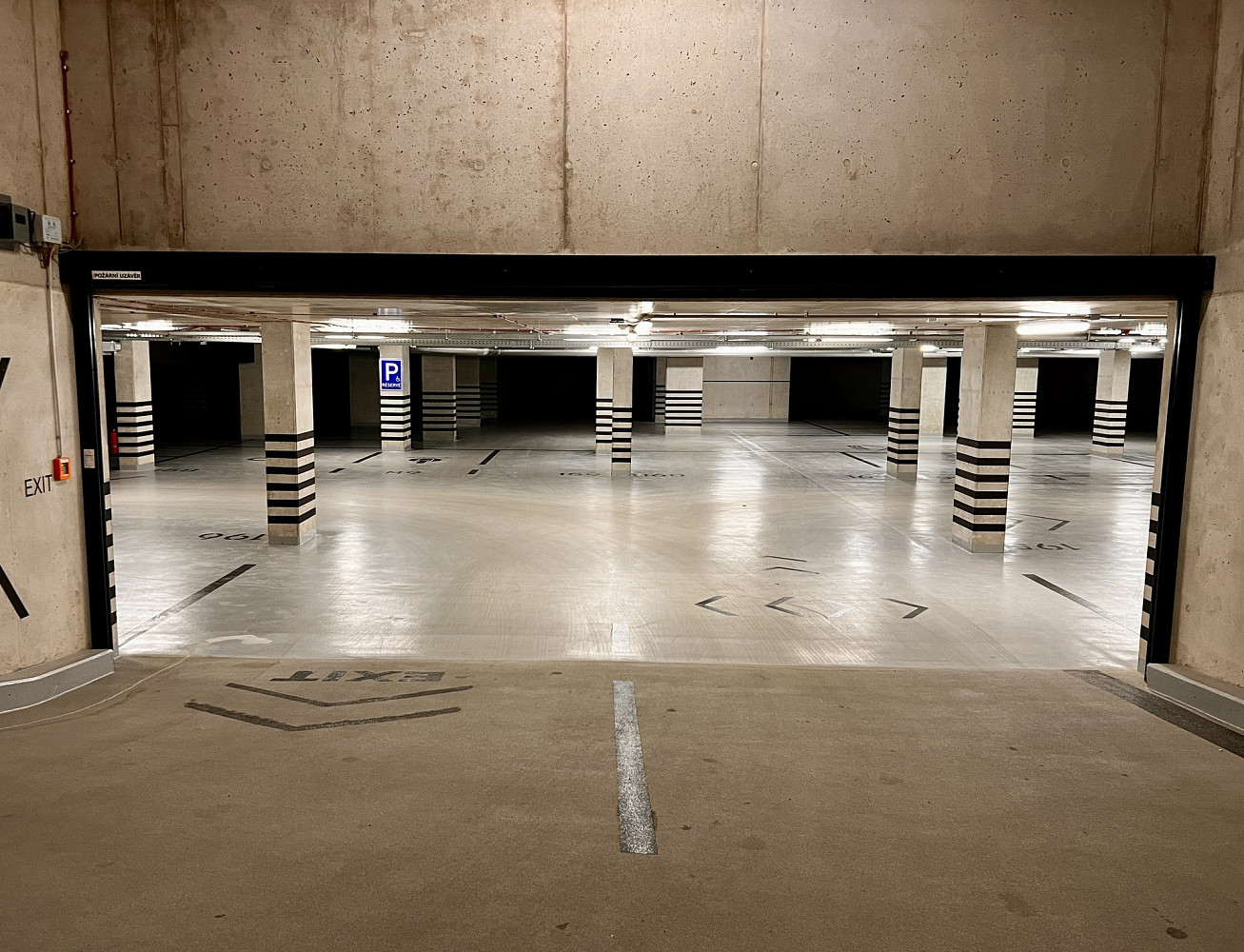 Parkovací místa v podzemní garáži rezidence pekárenský dvůr — photo 5