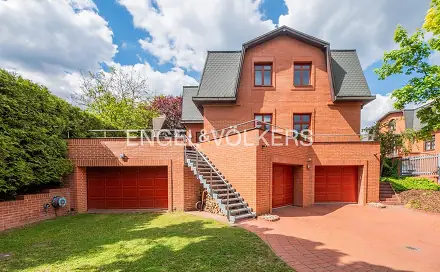 Prodej domu 385 m² s pozemkem 727 m², Elišky Junkové, Praha 10 - Hostivař