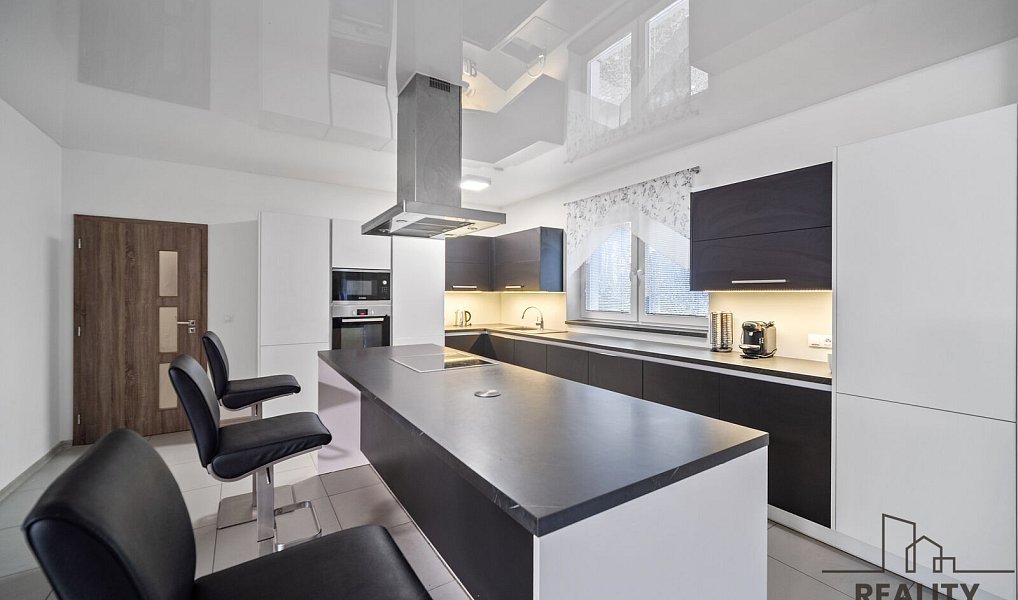 Prodej domu 200 m² s pozemkem 1 061 m², Choltice – náhled fotky 14