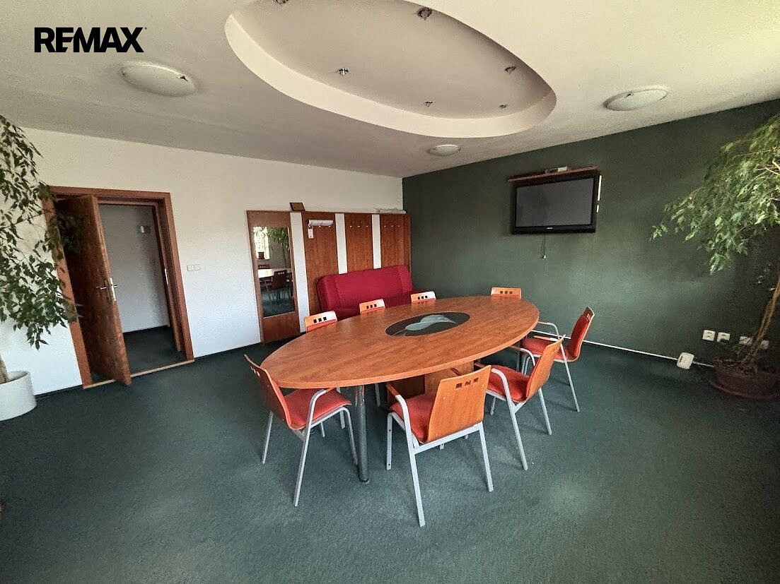 Pronájem kanceláře 467 m² – fotografie 5