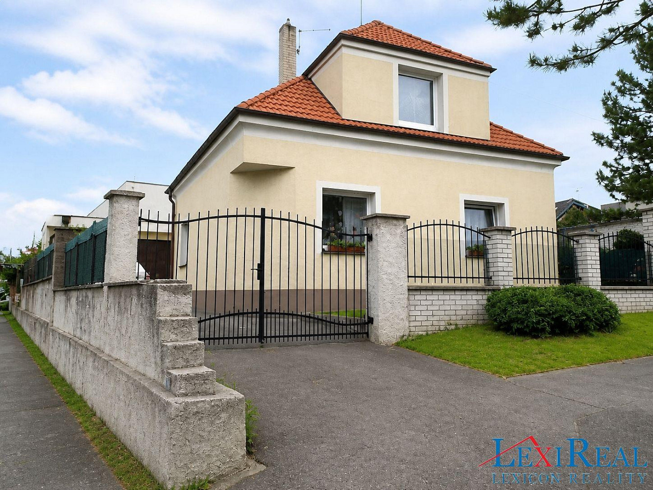 Prodej domu 160 m² s pozemkem 643 m²
