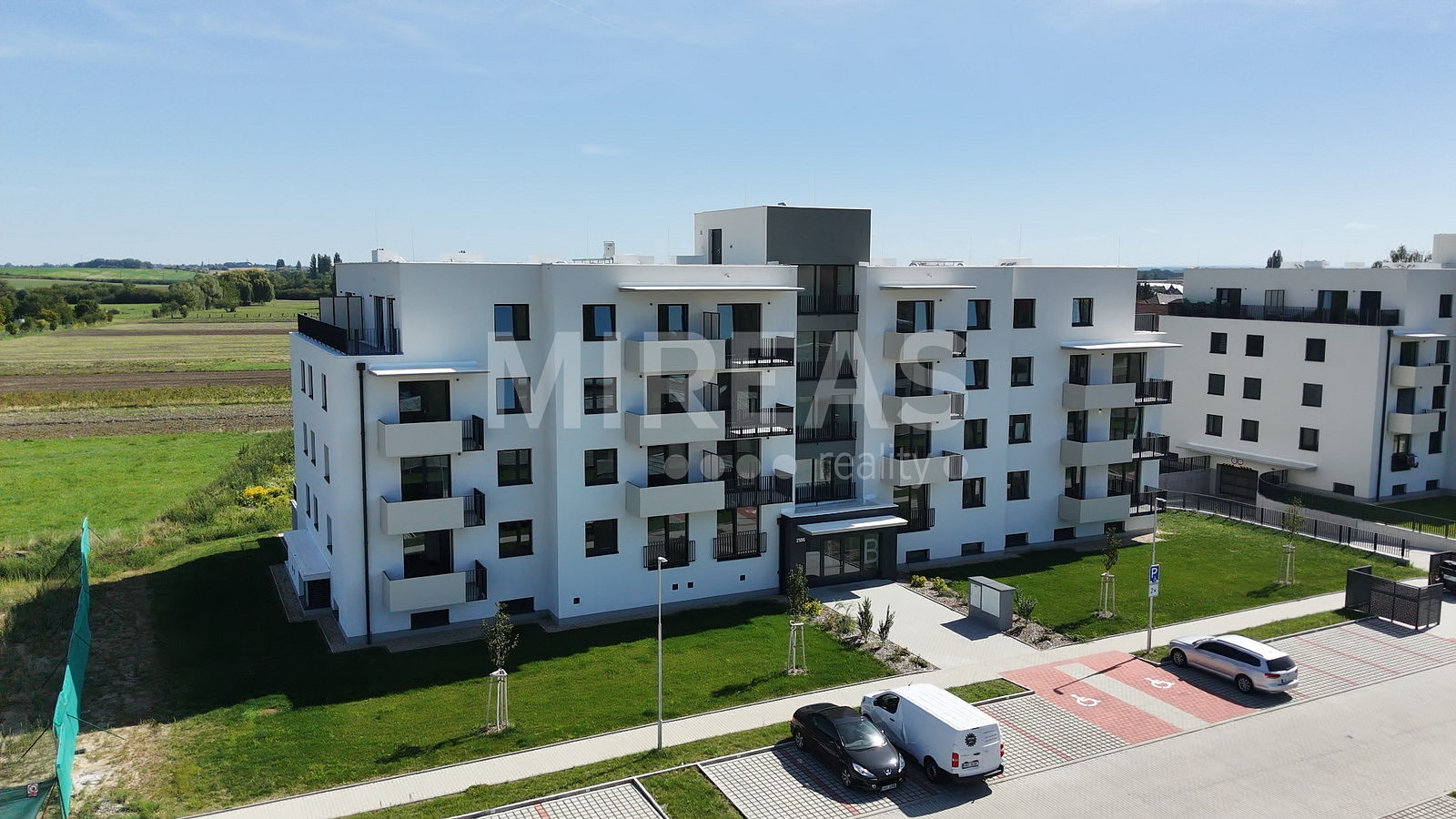 Pronájem bytu 2+kk 52 m² – fotografie 2