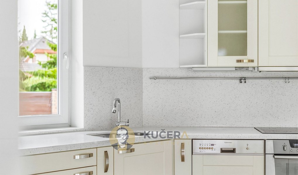 Prodej domu 488 m² s pozemkem 1 376 m², Jesenice – náhled fotky 10