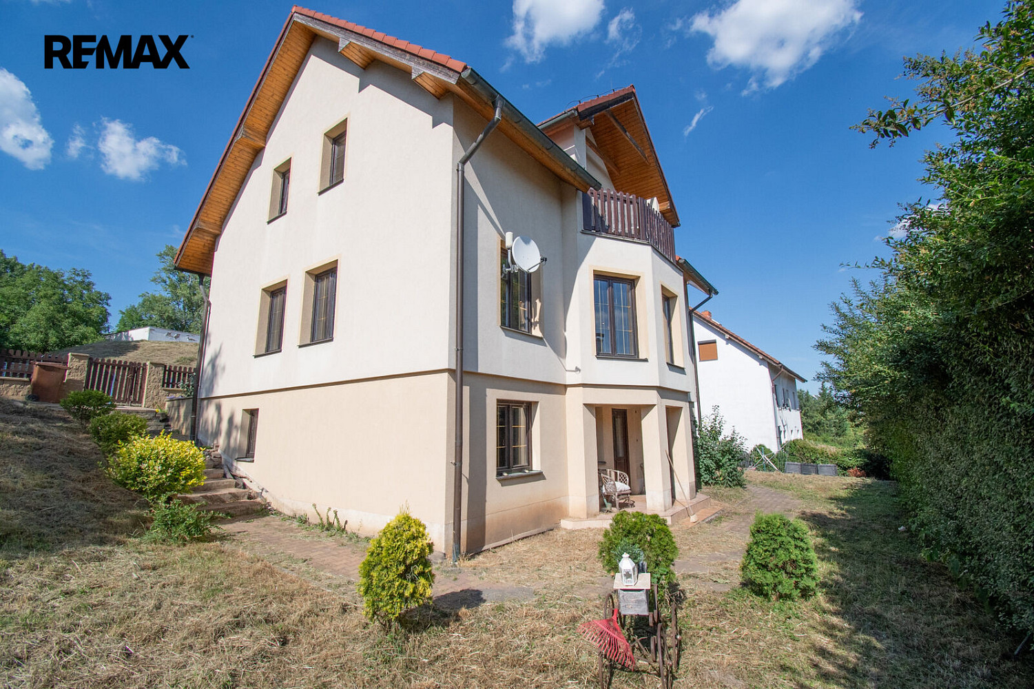 Prodej domu 254 m² s pozemkem 571 m² – fotografie 2