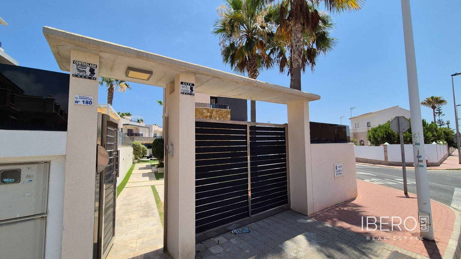 Prodej domu 205 m² s pozemkem 466 m² - Vista 4