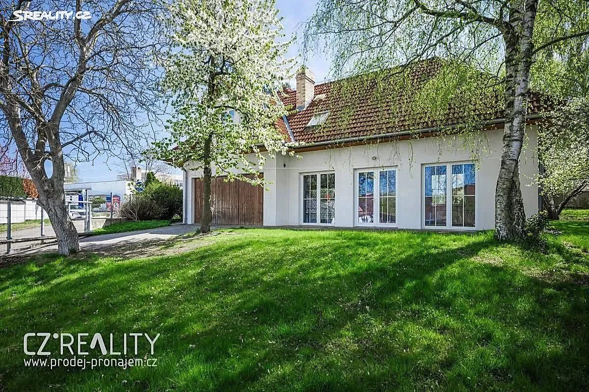 Prodej domu 300 m² s pozemkem 1 300 m²