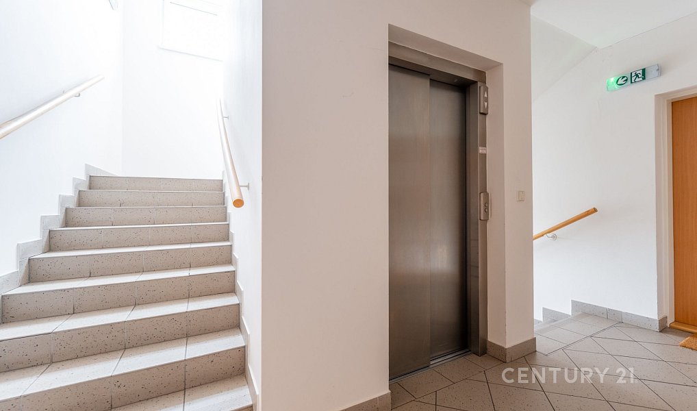 Pronájem bytu 2+kk 48 m², Praha – náhled fotky 30