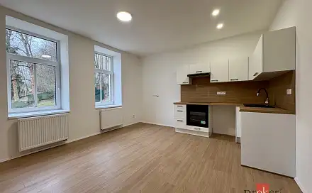 Pronájem bytu 1+kk 29 m², U Jeslí, Jablonec nad Nisou