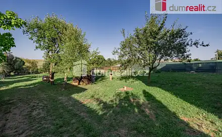 Prodej stavebního pozemku 1 810 m², Nádražní, Vroutek, okres Louny