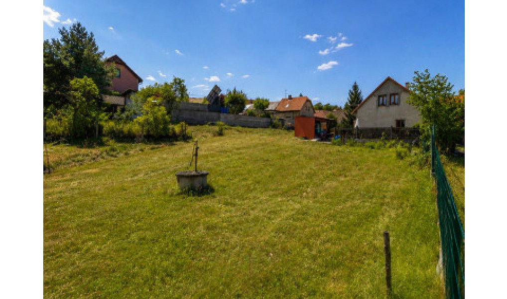 Prodej stavebního pozemku 1 339 m², Okrouhlo – náhled fotky 2