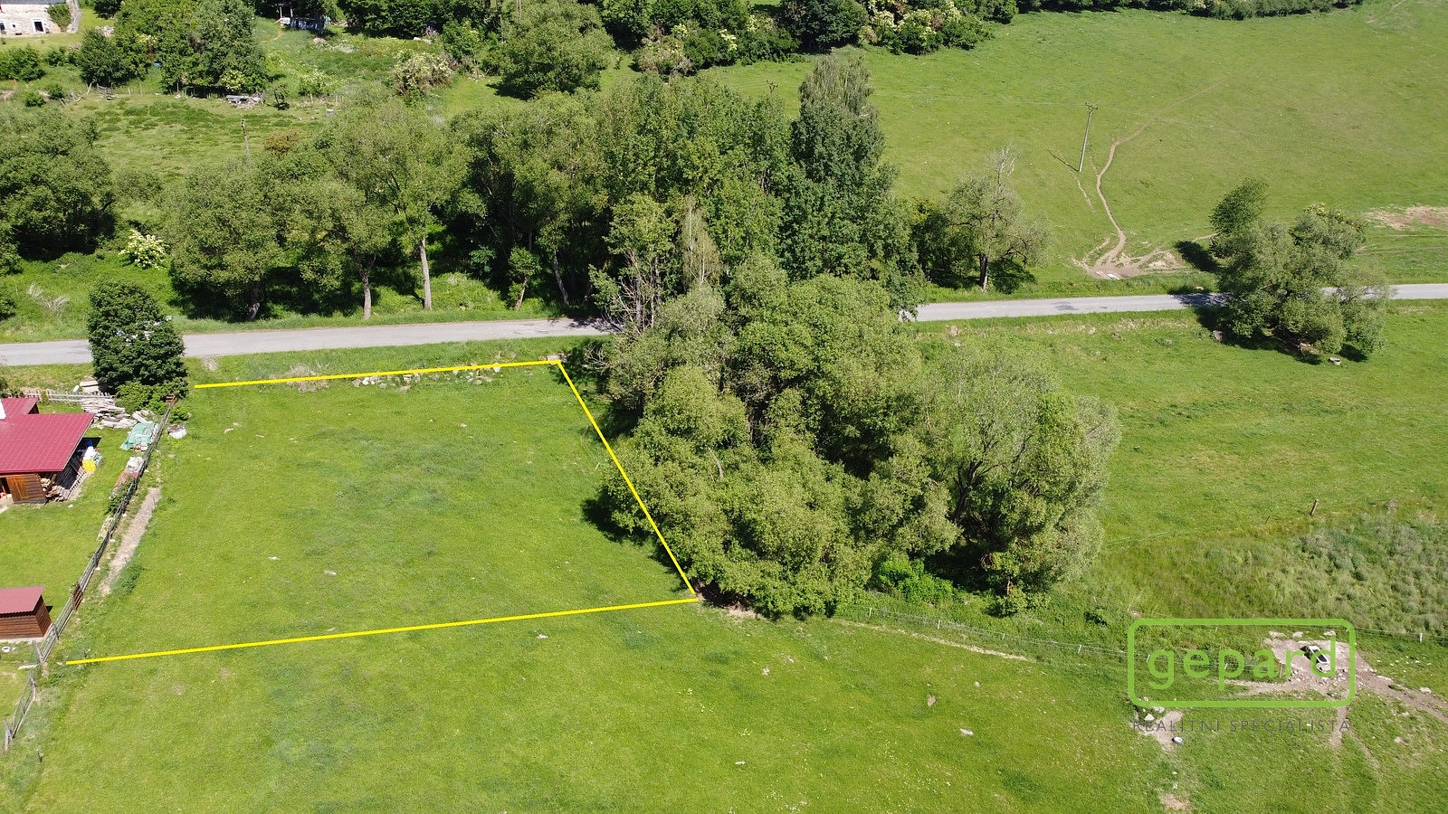 Prodej stavebního pozemku 975 m² – fotografie 2