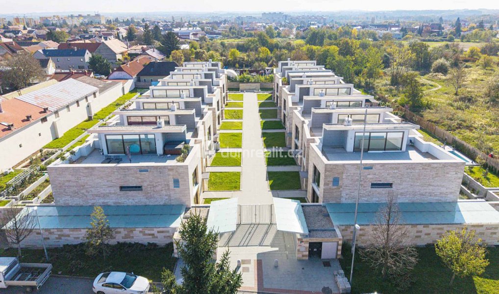 Prodej domu 378 m² s pozemkem 360 m², Praha – náhled fotky 3